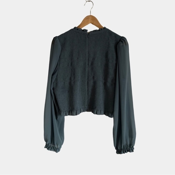 ⭐️ Wilfred ⭐️  Cropped Sheared Blouse in a Teal colour. - Picture 1 of 2
